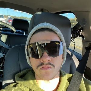 Meet your Posher, Andres holod